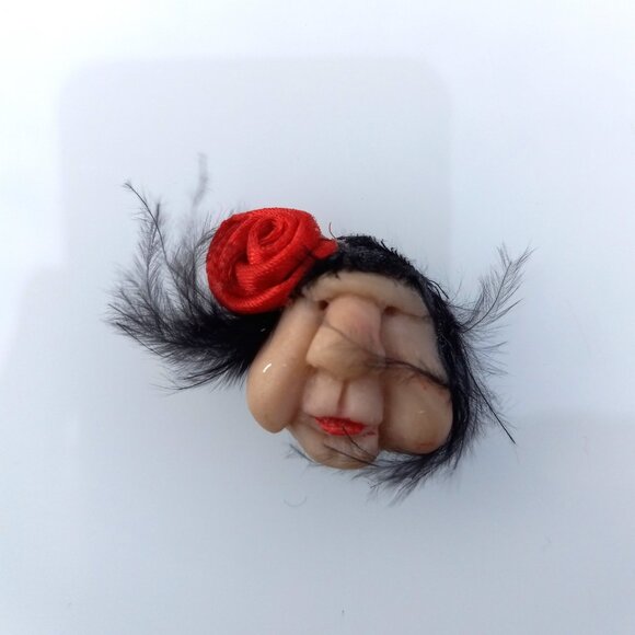 1970s Muppet Face Jolie Laide Pendant Bust of Theatre Ready Lady - Picture 4 of 12